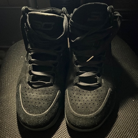 Black suade curry’s size 12 great condition